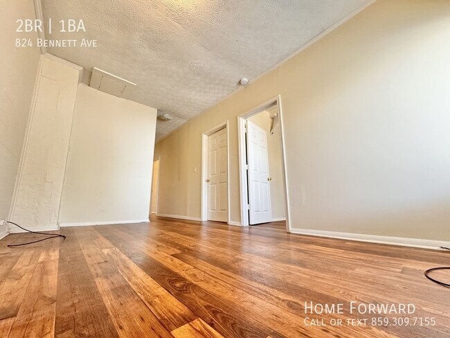Foto del edificio - 824 Bennett Ave