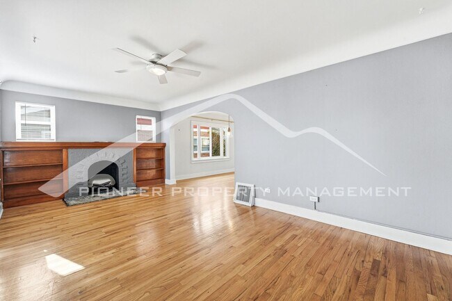 Foto del edificio - Charming Home with Washer/Dryer and Fenced Yard