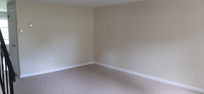 Building Photo - 638 Peachview Ln