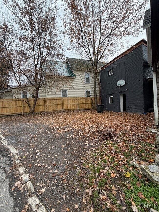 Building Photo - 432 W Mullin St