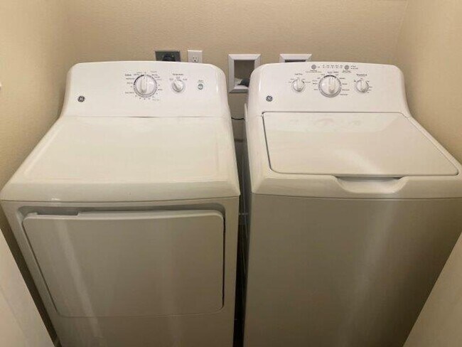 Foto del edificio - Spacious 2-Bedroom, 2-Bathroom Townhome in West Olympia — Apply Today!!