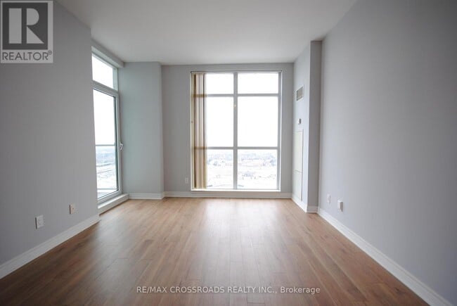 Building Photo - 70 Town Centre Court