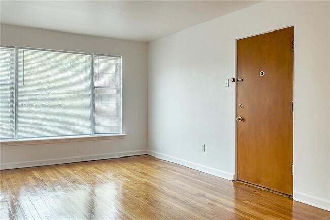 Building Photo - 8124 Roxburgh Dr