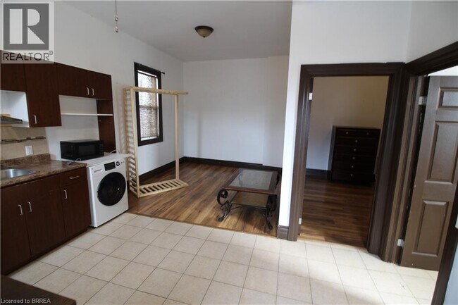 Photo du bâtiment - 62 Dundas St