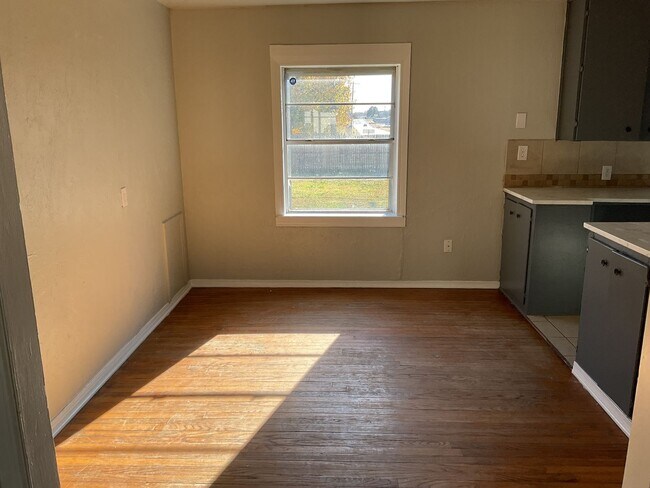 Foto del edificio - Two bedroom home for rent close to Rose State College