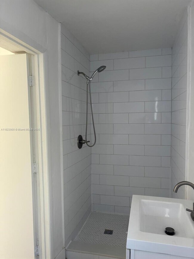 Foto del edificio - 1660 SW 24th Ave