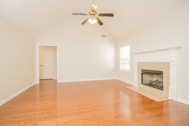 Building Photo - 3155 Hardwood Dr