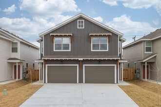 Building Photo - 2307 Lynwood Bnd