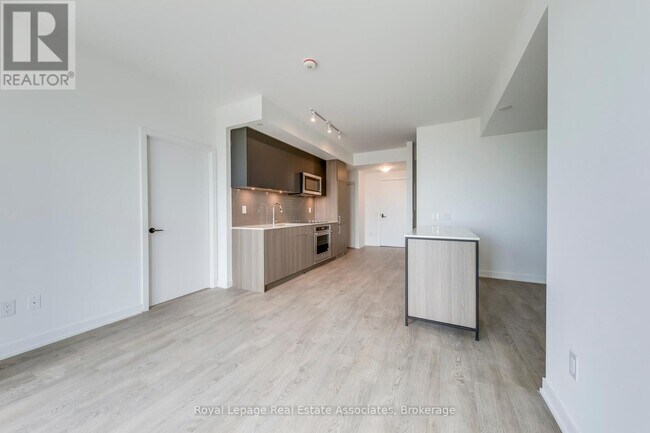 Building Photo - 806-220 MISSINNIHE Way