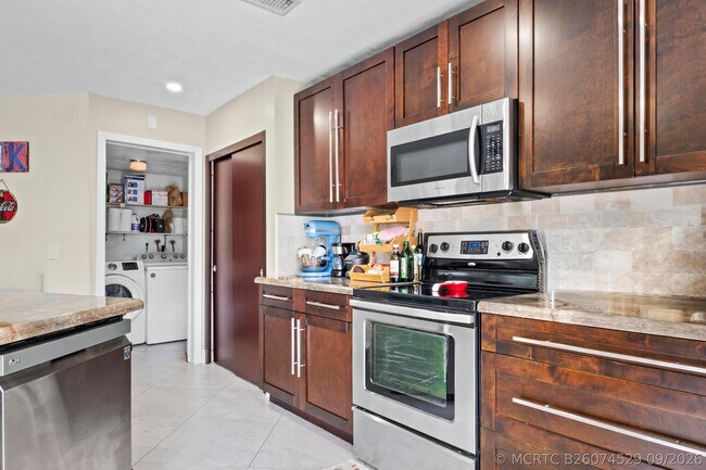 Foto del edificio - 367 NW 36th Ave