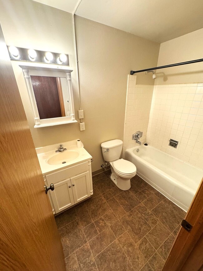 Foto del edificio - Lake Point Drive Apartments