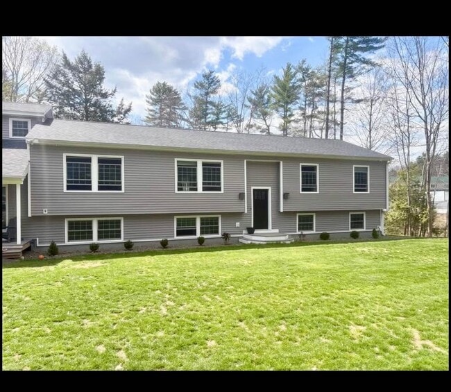 Building Photo - 412 N River Rd