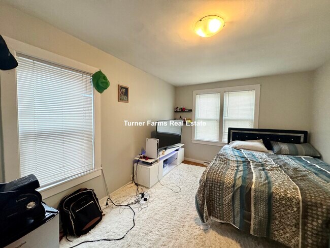 Foto del edificio - 175 Rindge Ave
