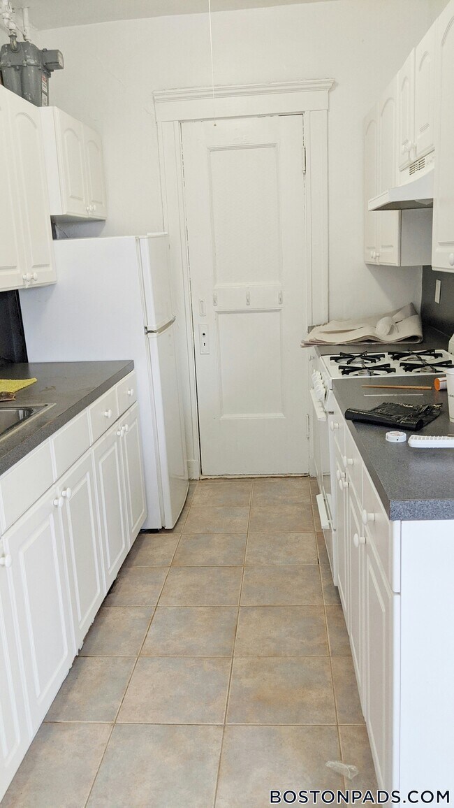 Building Photo - 121 Park Dr