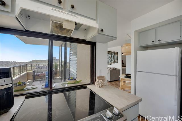 Building Photo - 2121 Ala Wai Blvd
