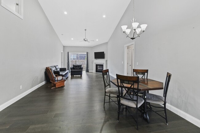 Building Photo - 3003 E Stillwater Landing