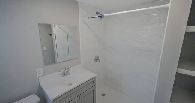 Building Photo - 105 Asylum St