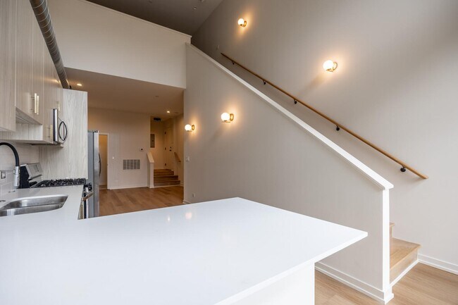 Foto del edificio - 6340 W Belmont Ave