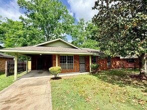 Building Photo - 8846 Metairie Dr