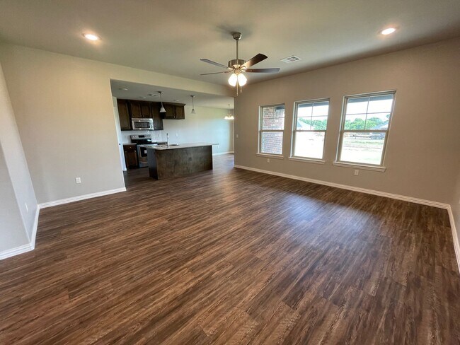 Foto del edificio - Beautiful 3 bedroom 2 Bath Home Close to Lake Durant