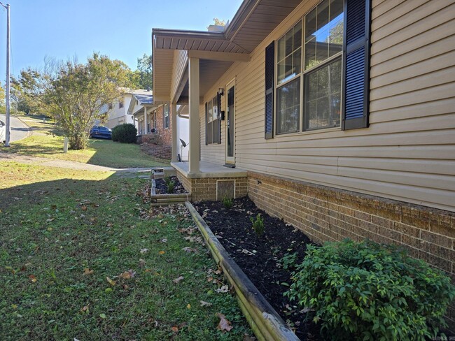 Foto del edificio - 216 Windhill Dr