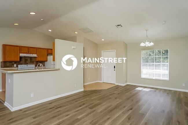 Foto del edificio - 3 Bedroom Pet-Friendly Home in Port St. Lucie, FL with Main Street Renewal