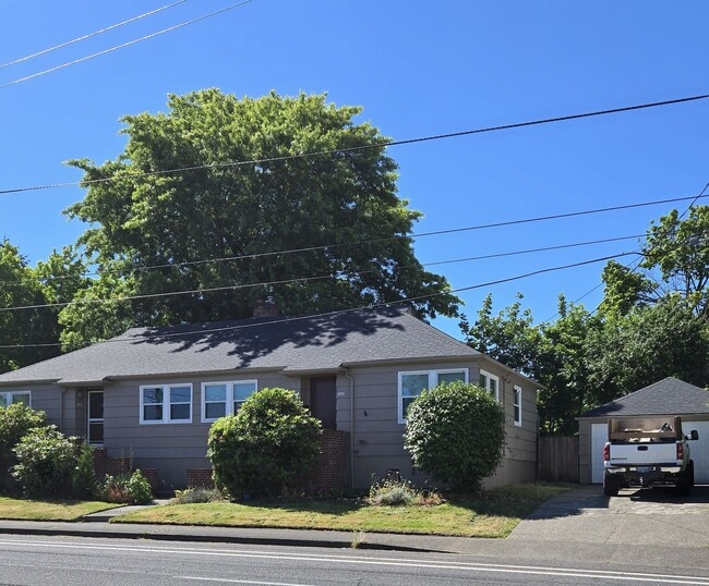 Great Location! Updated, Two Car garage, Fenced Backyard ! - Great Location!  Updated, Two Car garage, Fenced Backyard ! Townhome