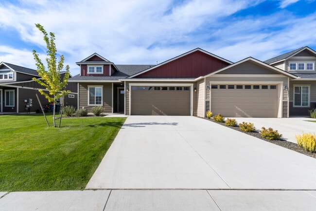 Building Photo - Majestic Villas