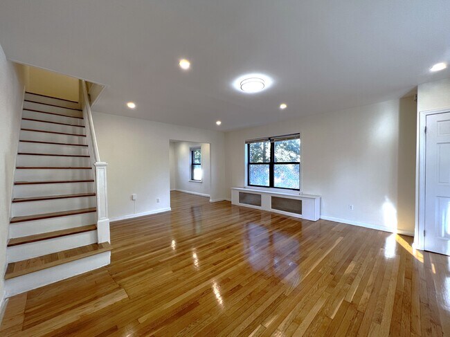 Foto del edificio - 67-135-135 Dartmouth St