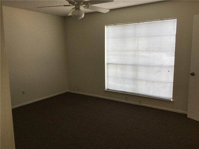 Building Photo - 5516 Grover Ave