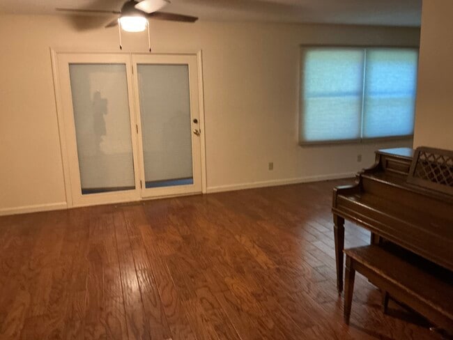 Building Photo - 2209 Grange Cir