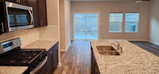 Foto del edificio - 112 Cedar Ln