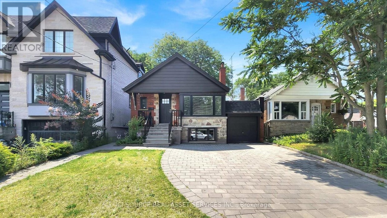 Primary Photo - 33 Davies Crescent