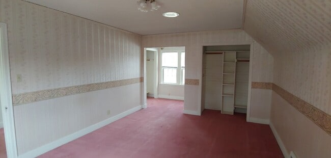 Building Photo - Charming 3 bedroom, 1.5 bathroom 1,448 sq....