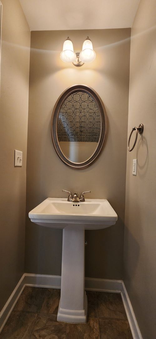 Building Photo - 2BR, 2.5BA Townhome in Middleton Place