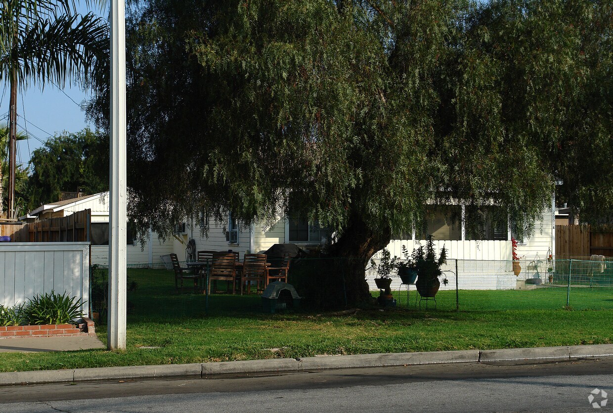 Foto del edificio - 2661 Orange Ave