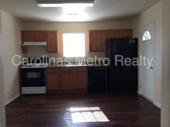 Building Photo - 4925 Hopewood Ln