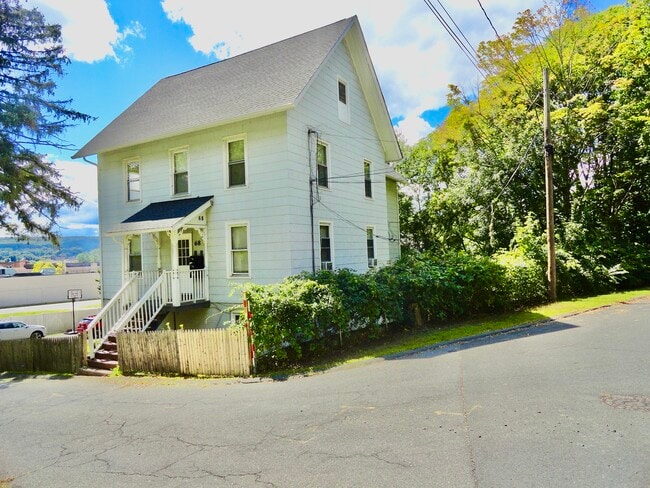 Building Photo - 68 Ingraham St