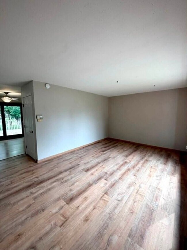 Foto del edificio - 310 3rd St NE