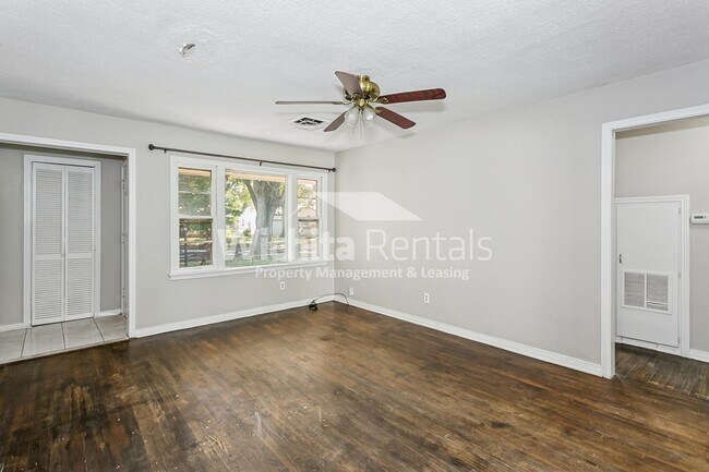 Foto del edificio - Move-In ready 2 bed/ 1 bath + 1 car garage