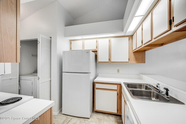 Foto del edificio - 575 Shadow Wood Ln