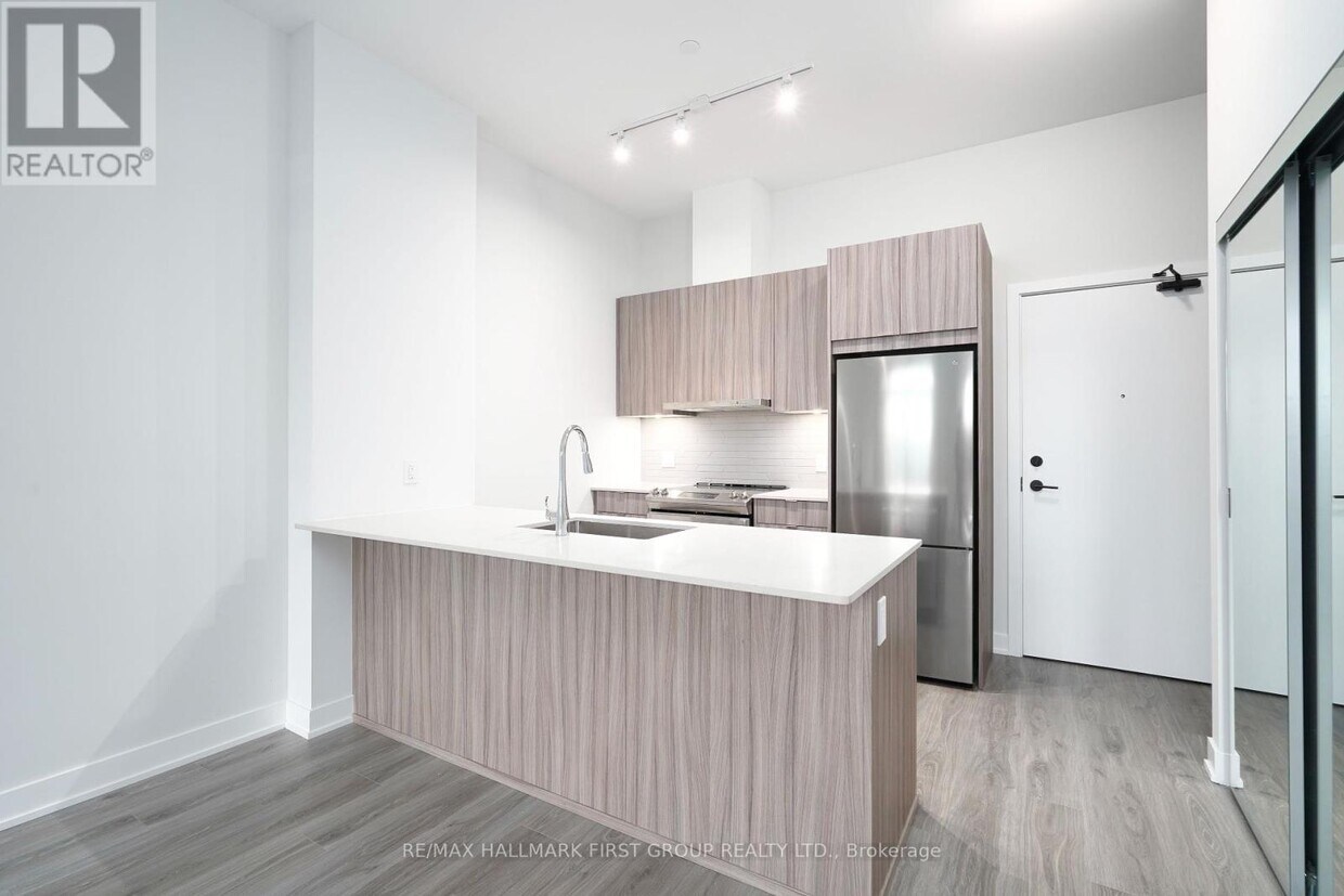 Photo principale - 4130-4130 Parkside Village Dr