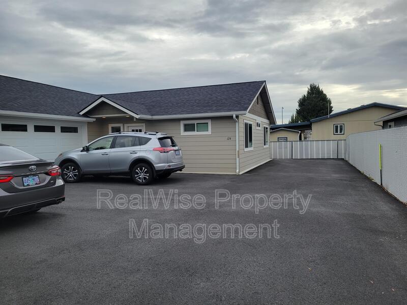124 SW Jenn Way, Grants Pass, OR 97527 Condo for Rent in Grants Pass