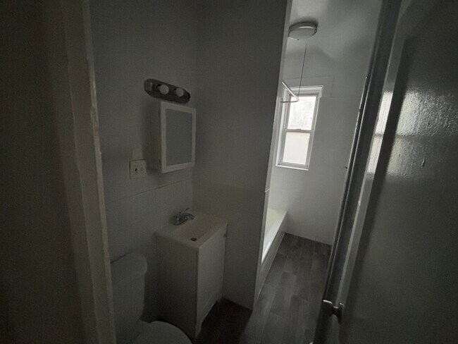 Foto del edificio - 125 Corbin Ave