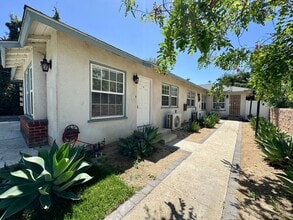 Building Photo - 810 E Chestnut St