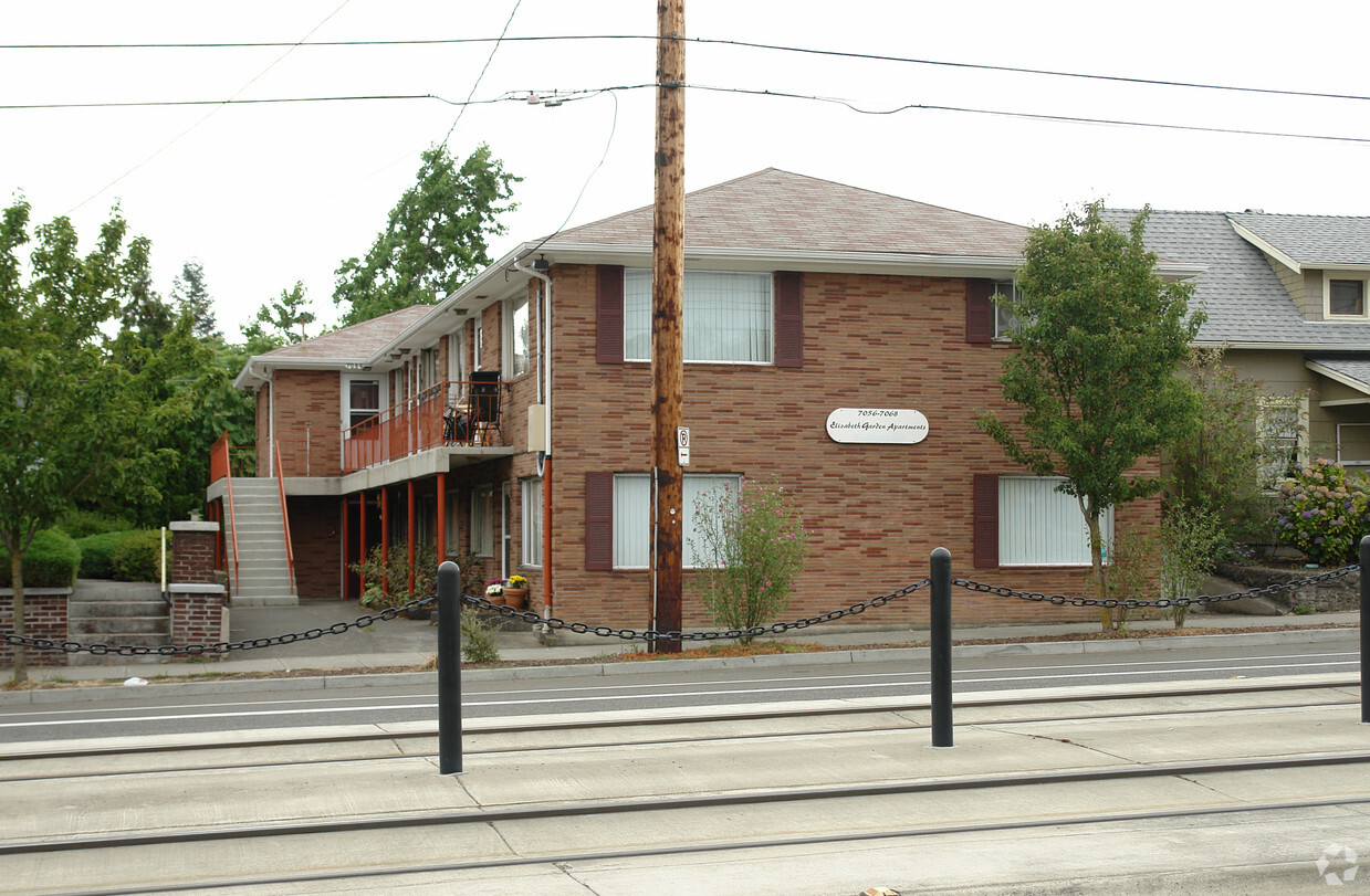 Elizabeth Garden Apartments Portland