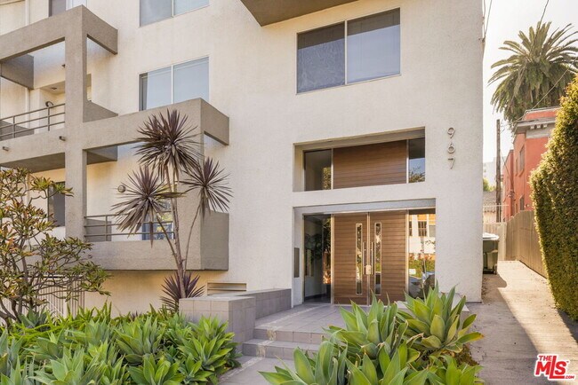 Foto del edificio - 967 Hammond St