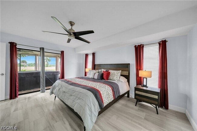 Building Photo - 299 Rotonda Cir
