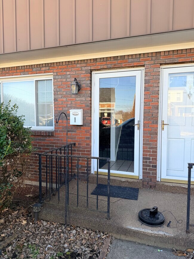 Building Photo - Greenwood Estates