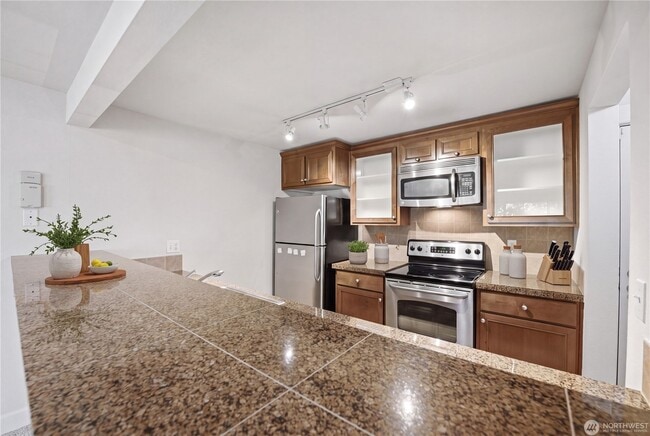 Building Photo - 300 N 130th St